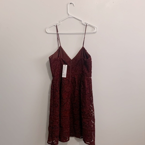 BNWT BB DAKOTA L Sutton Elegant Maroon Lace Dress size 8 retail $184 - Picture 3 of 4